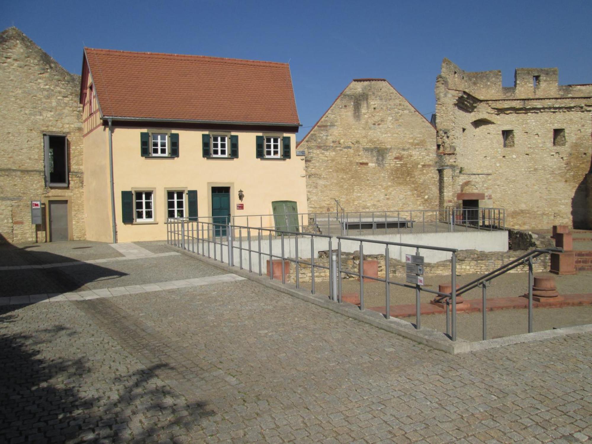 Uebernachten In Der Kaiserpfalz Ingelheim am Rhein